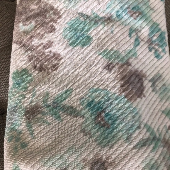 Blue floral textured towel - Picture 2 of 2